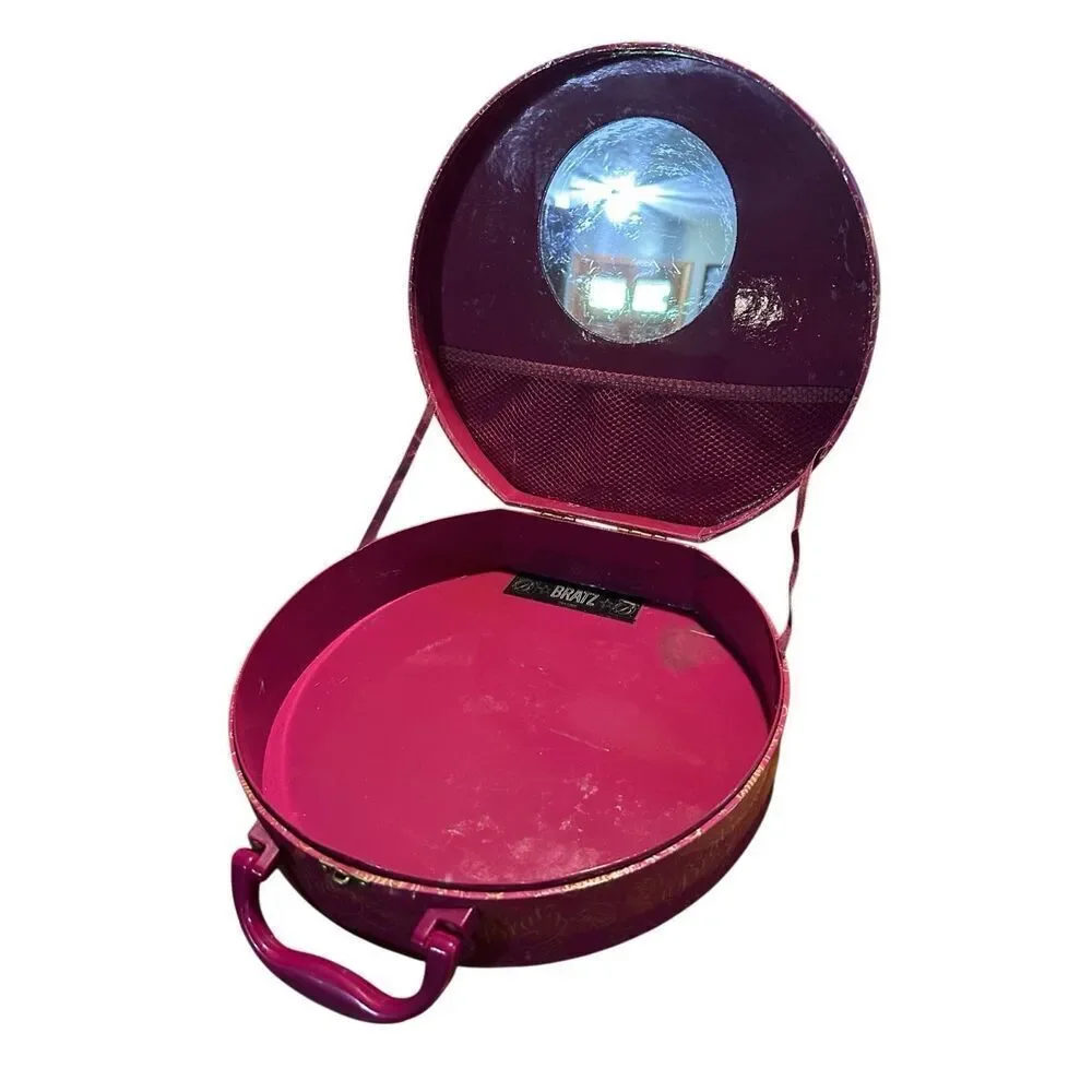 Bratz The Movie Yasmin Cloe Carrying Storage Case Makeup Box Retro Y2K